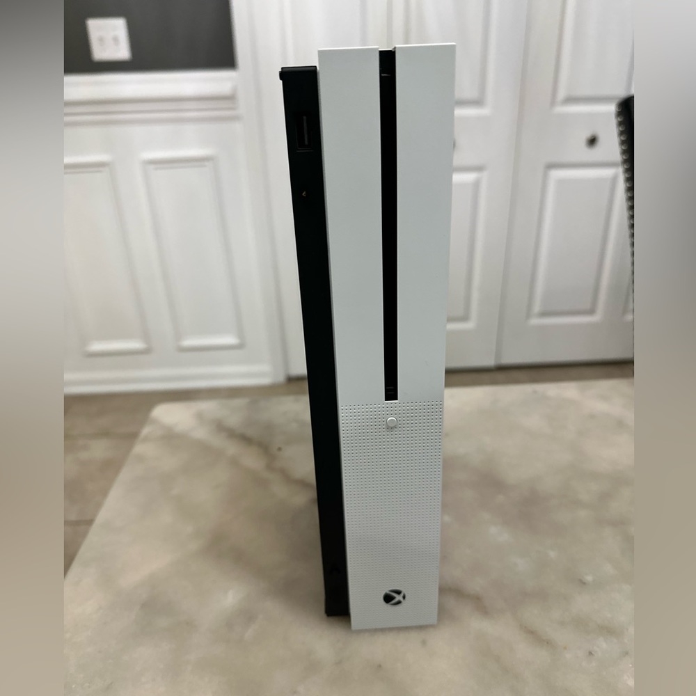 Xbox One - Picture 2 of 4